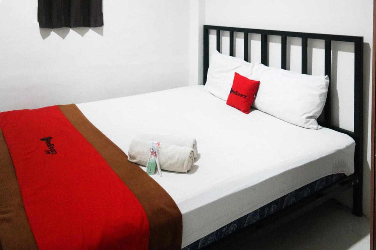 Reddoorz At Jalan Somba Opu Losari ماكاسار المظهر الخارجي الصورة