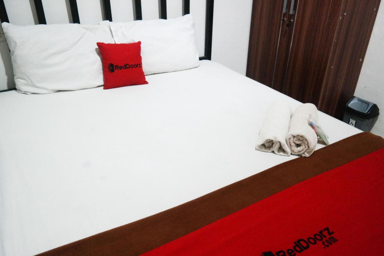 Reddoorz At Jalan Somba Opu Losari ماكاسار المظهر الخارجي الصورة
