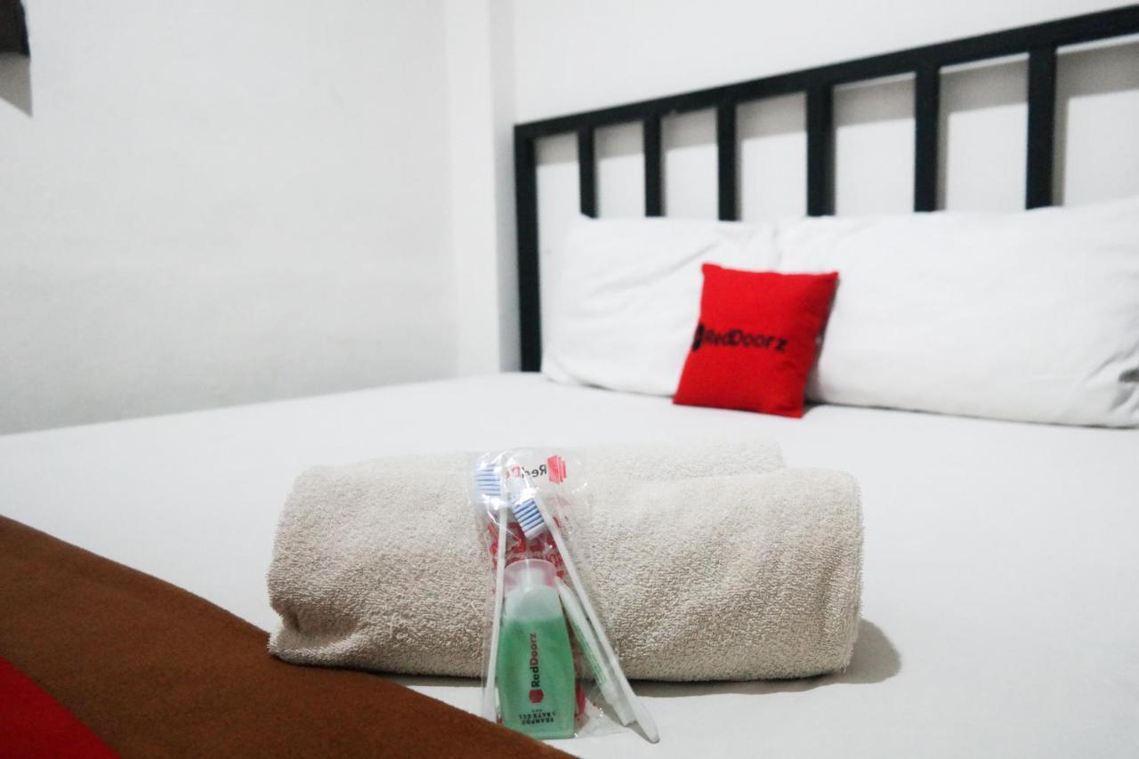 Reddoorz At Jalan Somba Opu Losari ماكاسار المظهر الخارجي الصورة