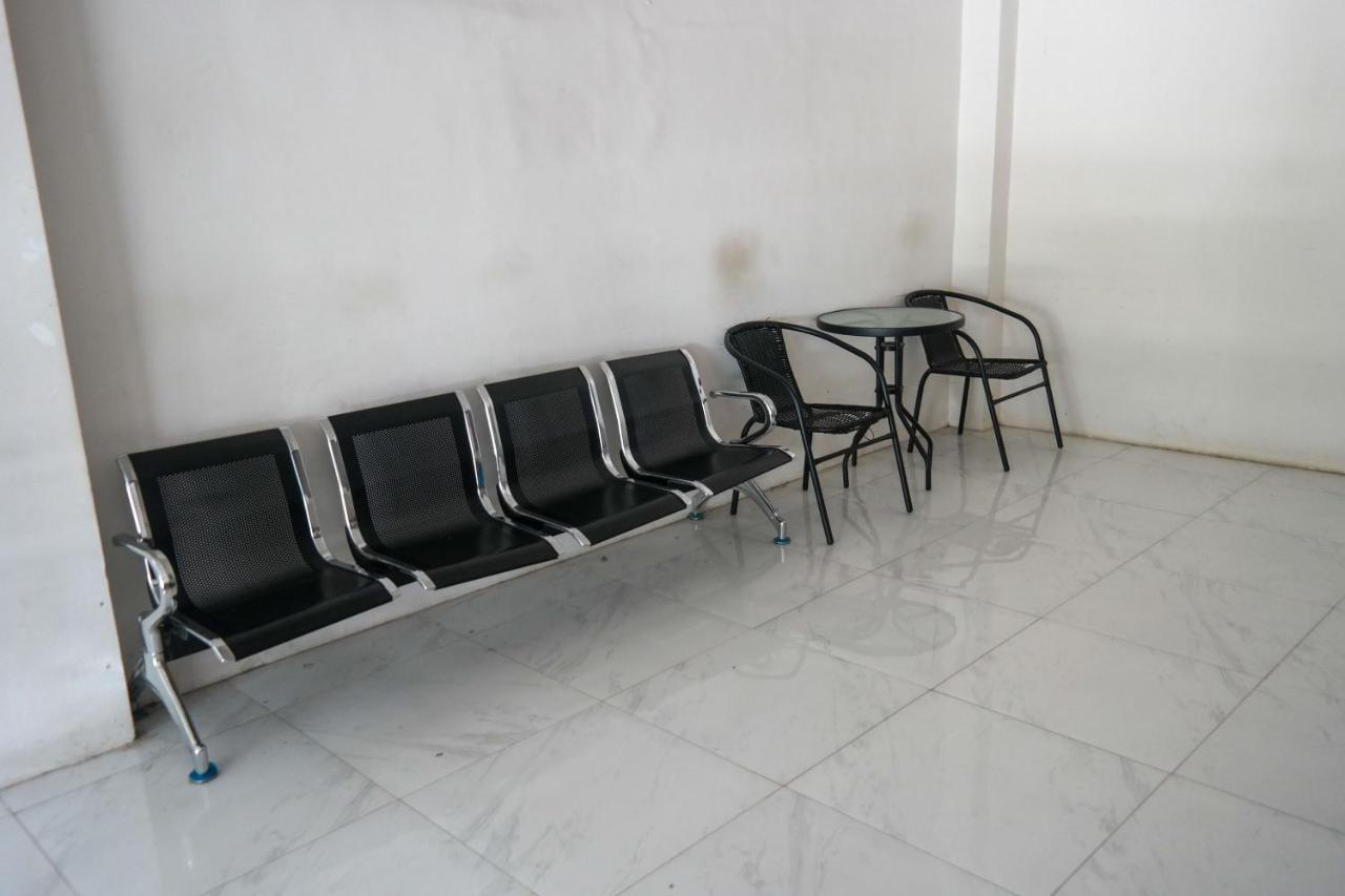Reddoorz At Jalan Somba Opu Losari ماكاسار المظهر الخارجي الصورة