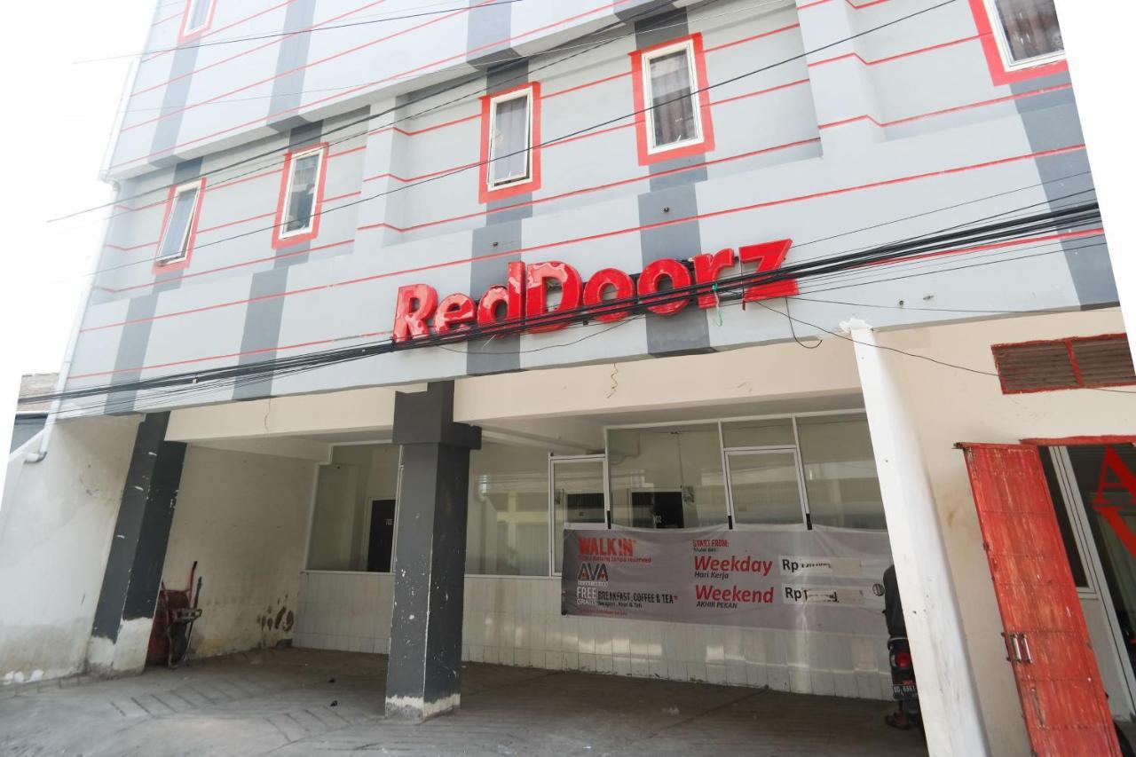 Reddoorz At Jalan Somba Opu Losari ماكاسار المظهر الخارجي الصورة