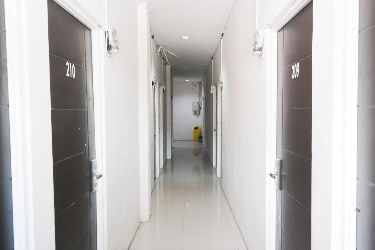 Reddoorz At Jalan Somba Opu Losari ماكاسار المظهر الخارجي الصورة