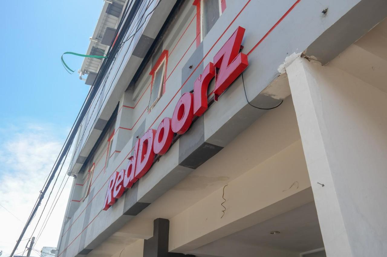 Reddoorz At Jalan Somba Opu Losari ماكاسار المظهر الخارجي الصورة