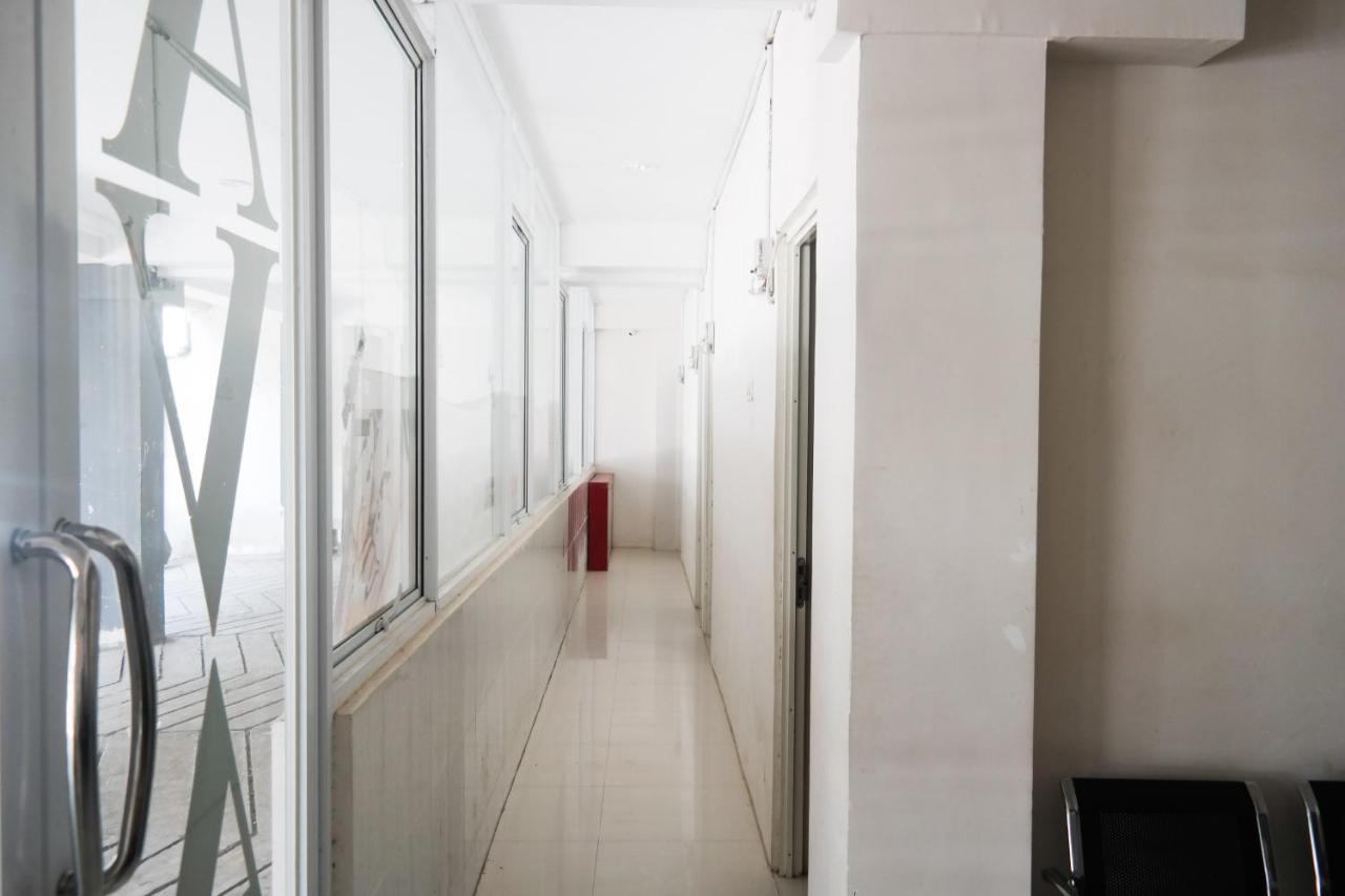 Reddoorz At Jalan Somba Opu Losari ماكاسار المظهر الخارجي الصورة
